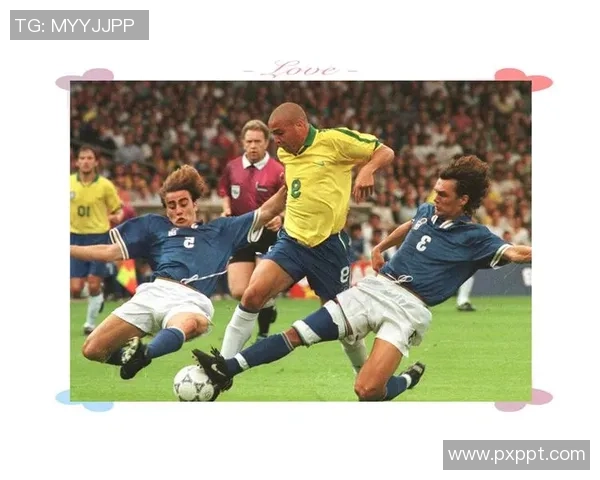 蓝眼珠足球明星盘点他们的魅力与球场风采一览 蓝眼珠足球明星盘点他们的魅力与球场风采一览