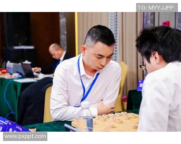 赛后分析:杭州篮球队与成都篮球队的战术意识与表现对比探讨 赛后分析:杭州篮球队与成都篮球队的战术意识与表现对比探讨